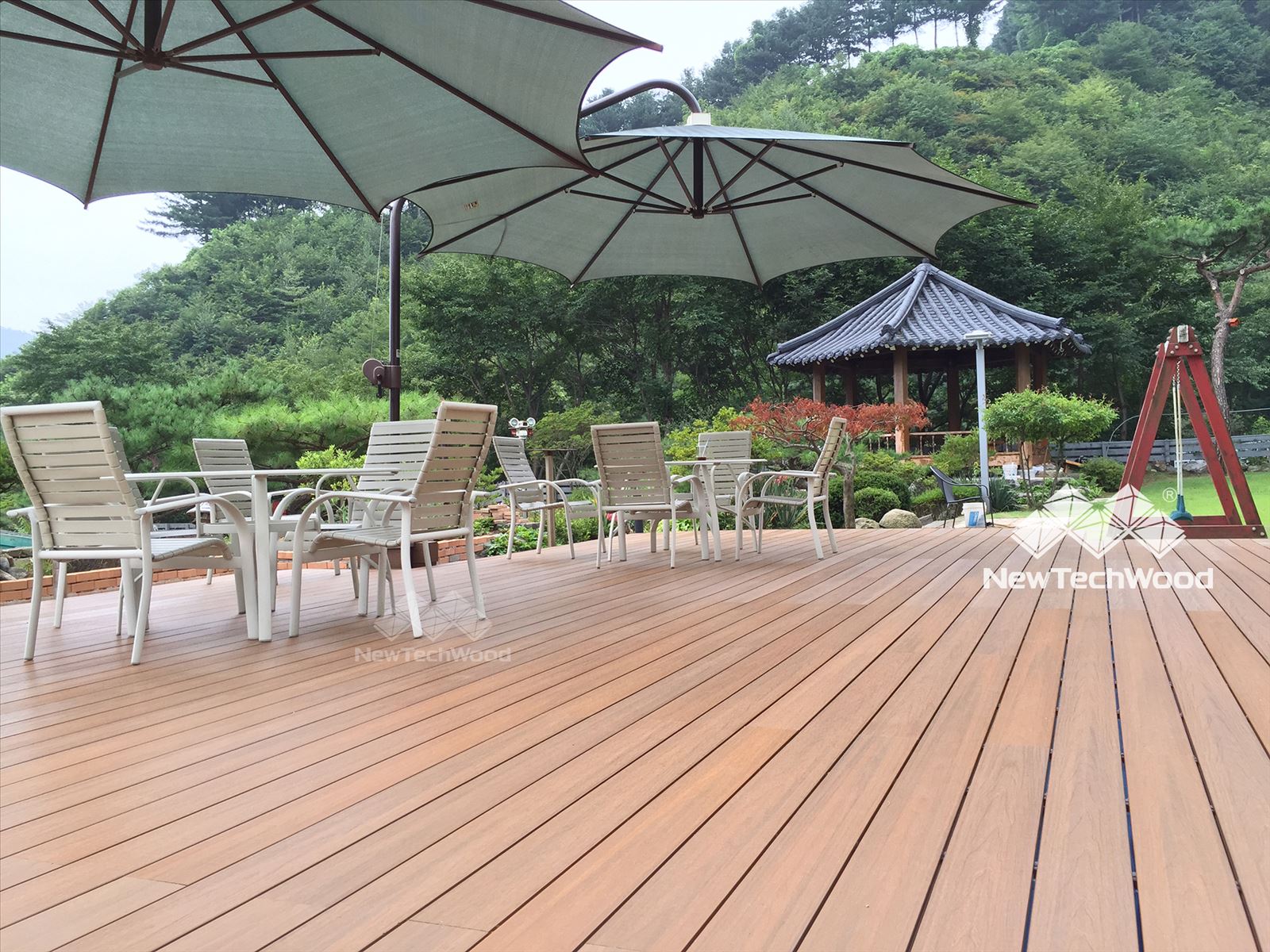 NewTechWood_UltraShield_Decking_95.jpg