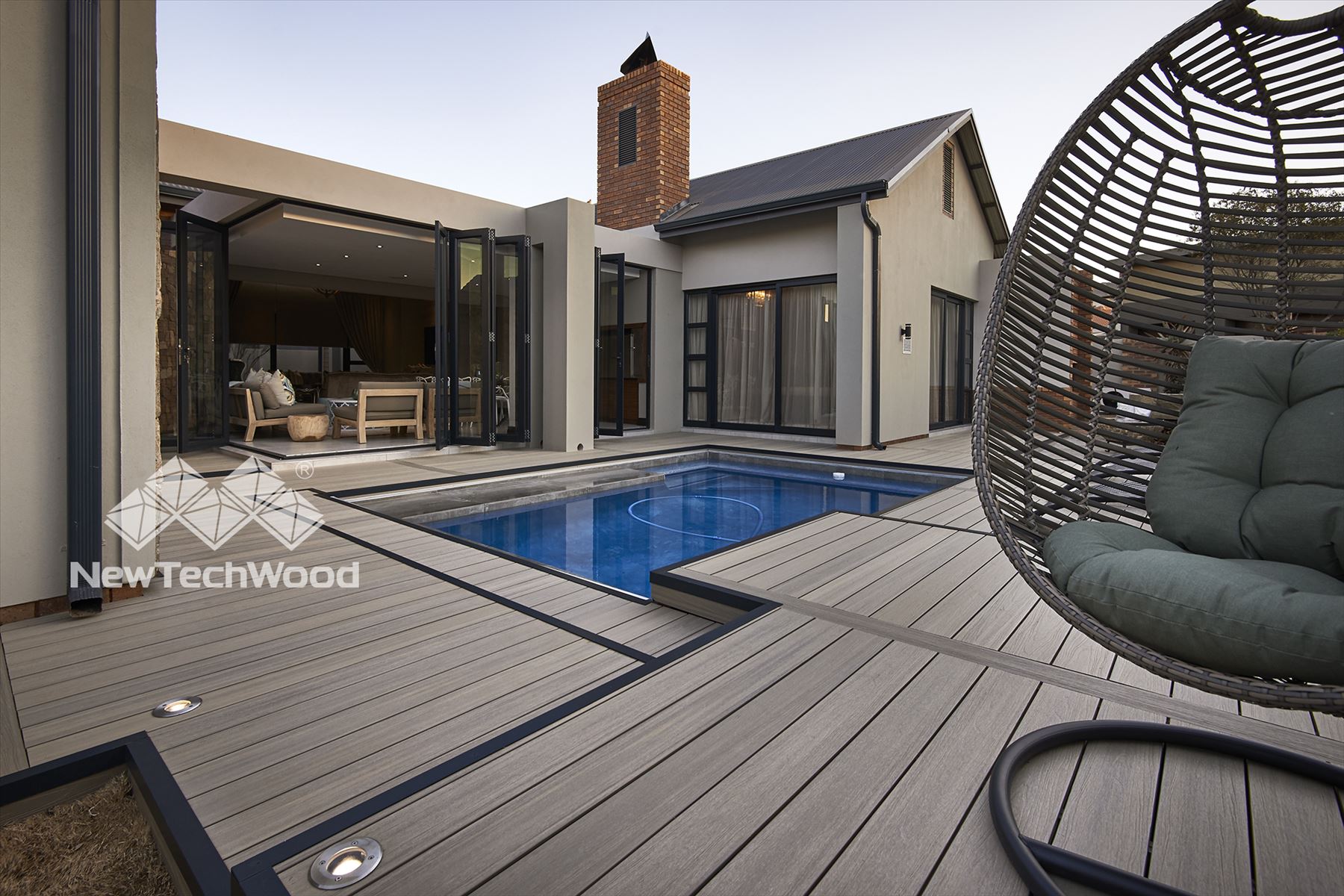 NewTechWood_UltraShield_Decking_223.jpg